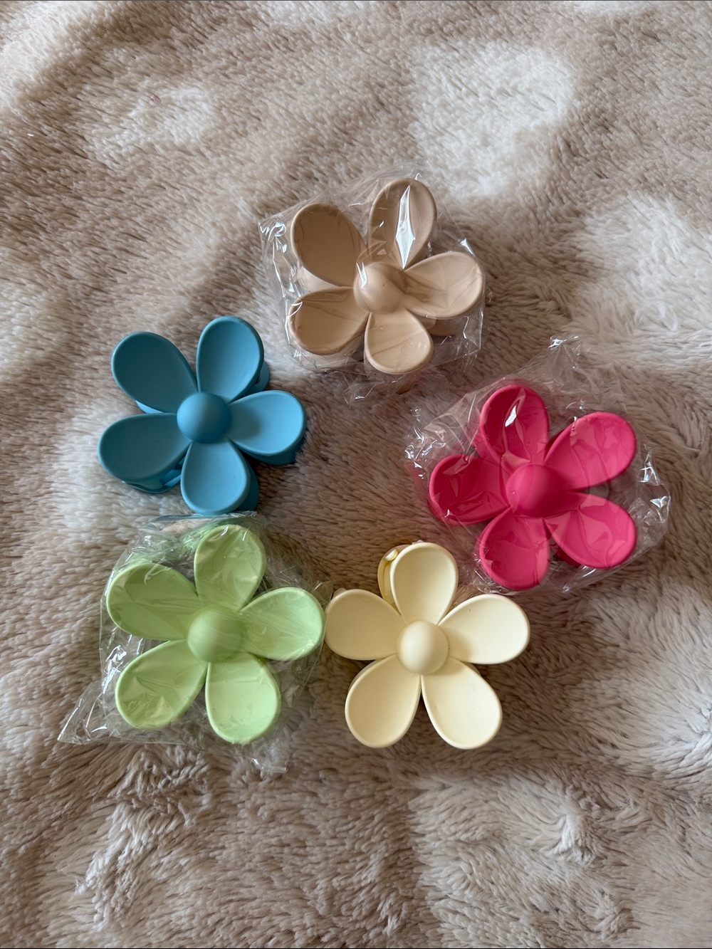 Flower-Shaped Hair Clip Set in Blue, Pink, Green, Cream, Tan